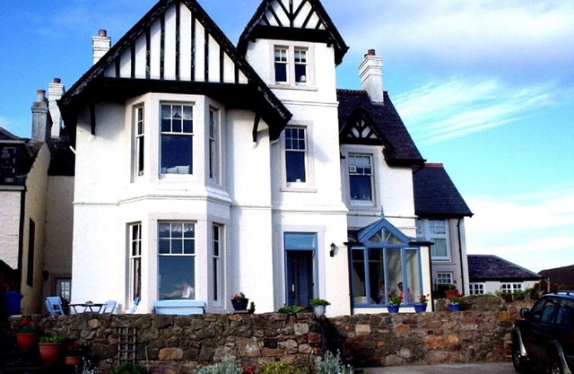 Elie cerca de St. Andrews. Lujosa casa de playa con maravillosas vistas al mar.
