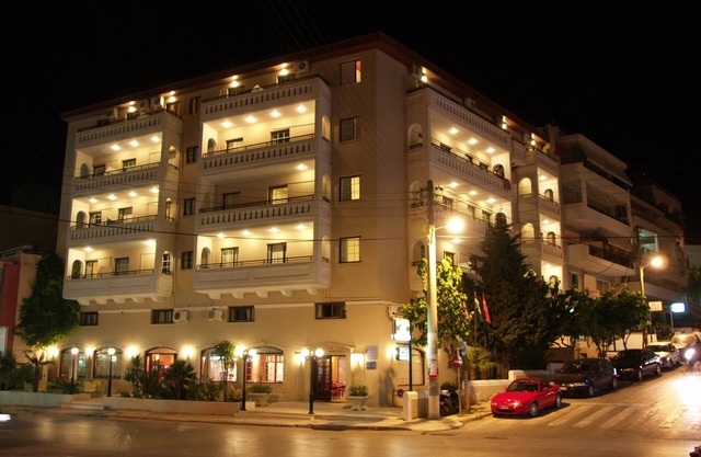 APARTAMENTOS HOTEL ELINA