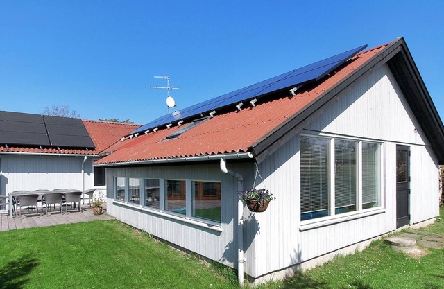 "Elisabeth" - 400m from the sea by Interhome