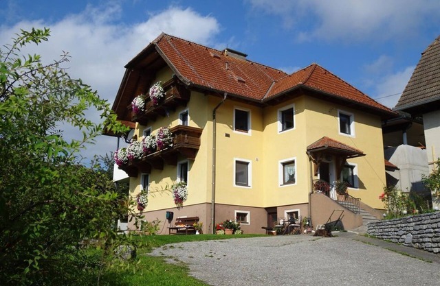 Elisabeth Rappold - 1 bedroom, living/bedroom, shower/WC