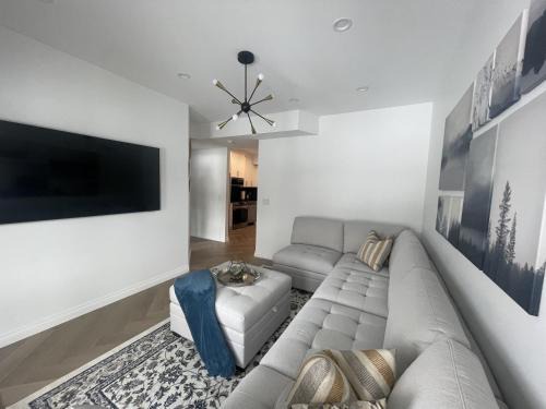 Elite Guest Walkout Basement Suite Retreat