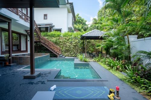 ELIVAAS 4 BHK with Pvt Pool & Entertainment Room - Indah