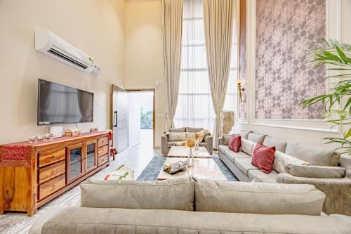 ELIVAAS Heaven in Hills Mountara 3 BHK Villa with Lounge & Pvt Pool