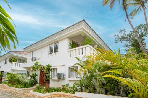 ELIVAAS Villa Aarna 3 BHK Villa Near Ozran Beach with Pvt Pool