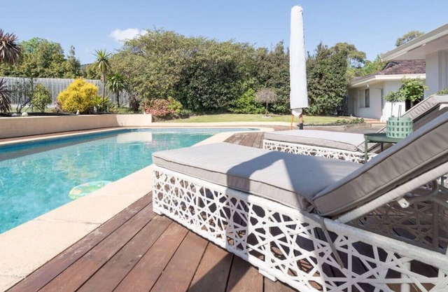 Eliza- 5 min from the beach with Pool