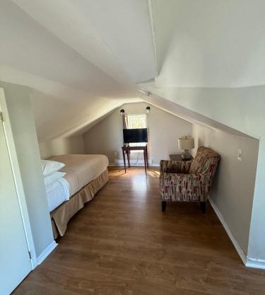 Elizabeth Ave Apartments - Loft Apartment