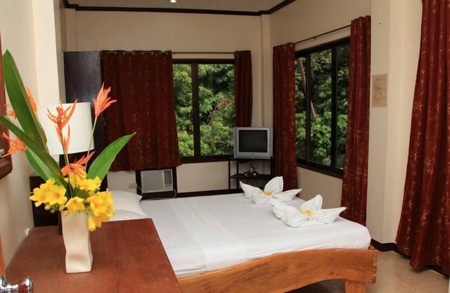Elizabeth's Hideaway Hotel & Restaurant