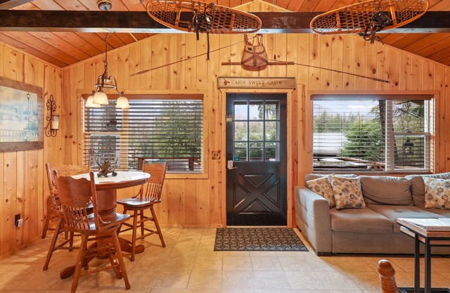 Elk Cabin, Hot Tub, AC, Fire Pit, River Access