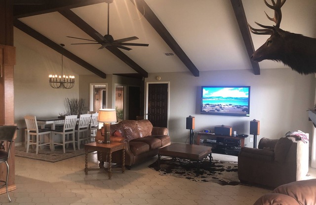 ¡COTIZADA RECIENTEMENTE! Casa ELK en CC! 4Bd, 2 Bth.