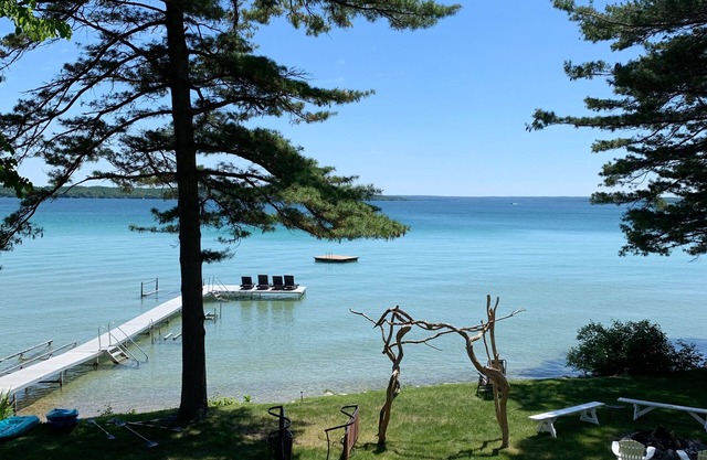 Casa de lujo grande Elk Lake con cancha de voleibol de arena