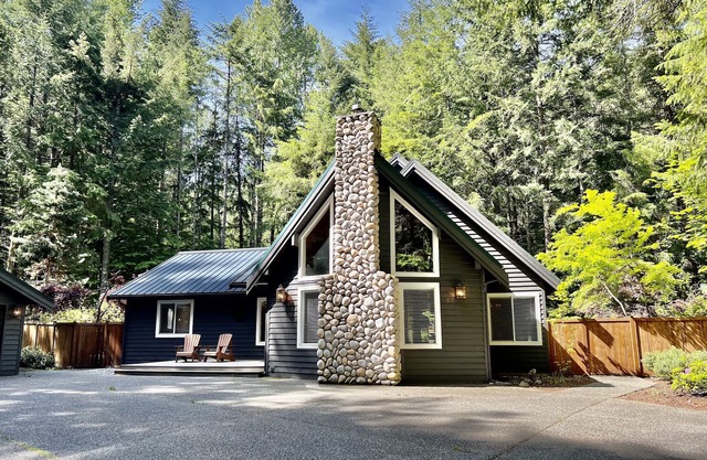 monte Rainier & Crystal Mountain PRISTINE 3BR / 2BA 1 ACRE con jacuzzi de 2000 pies2