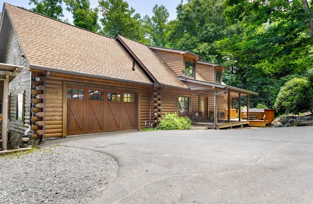 Elk Mountain Lodge: An AVL Mountain Escape w/Hot Tub, Fireplace, Hi-Speed Wifi