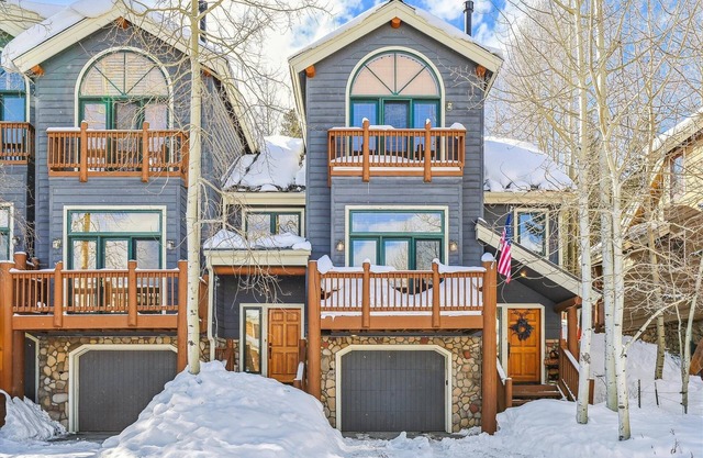 Elk Ridge 432 4 Bedroom Townhouse by RedAwning