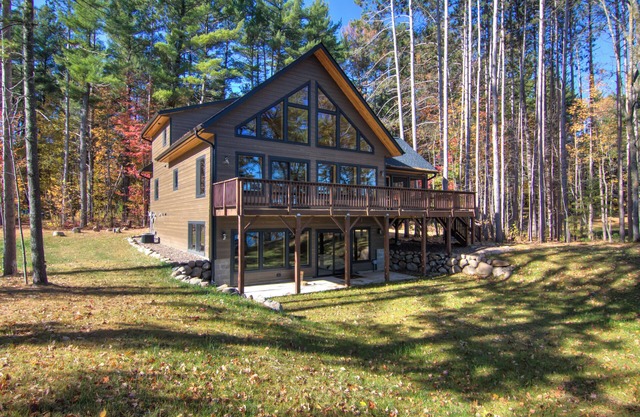 Elk Run – New Luxury Lakefront Cabin on LCO