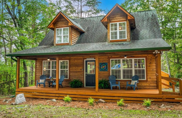 Elkmont Retreat- Private, Hot Tub & Game Room
