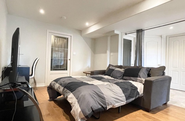 Ella's Cozy Retreat at Richmond Hill