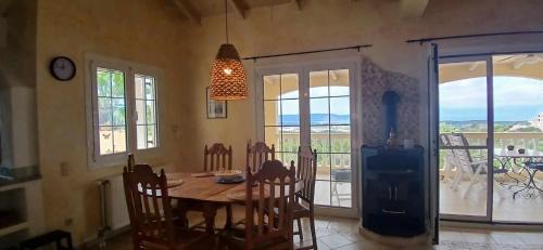 Ella Villa Sea