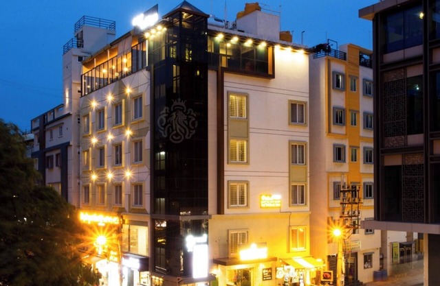 ELLEGANT INN