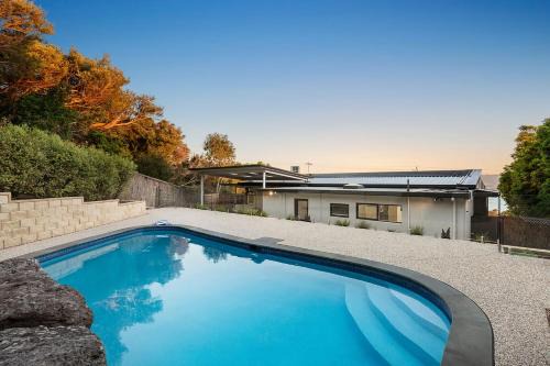Ellerina Sea Vista Stunning views pool sauna and alfresco entertaining