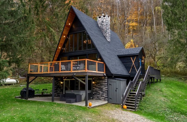 Ellicottville Newly Remodeled A-Frame 4.7 Miles From the Village with a hot tub!
