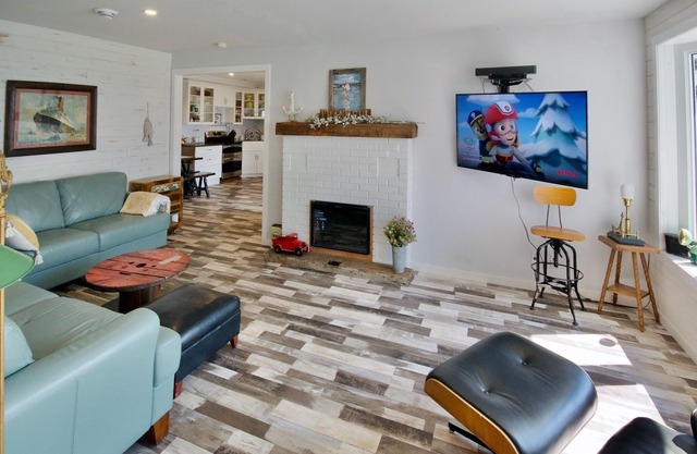 Elliott's Anchor... Fully Accessible Lakefront Luxury!