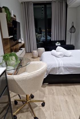 Ellipse Apartment, Lush Hideaway