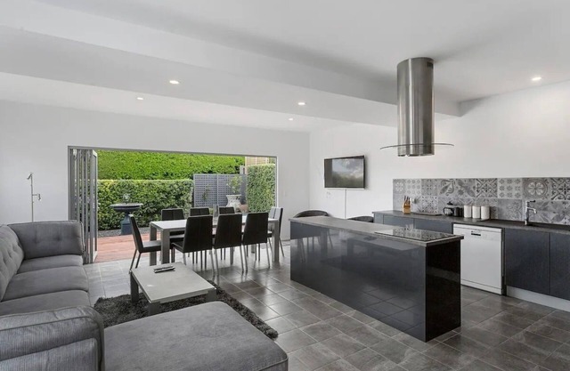 Ellis Cottage Glebe Luxury 1 - 4 bedroom Cottage, Hobart, Tasmania