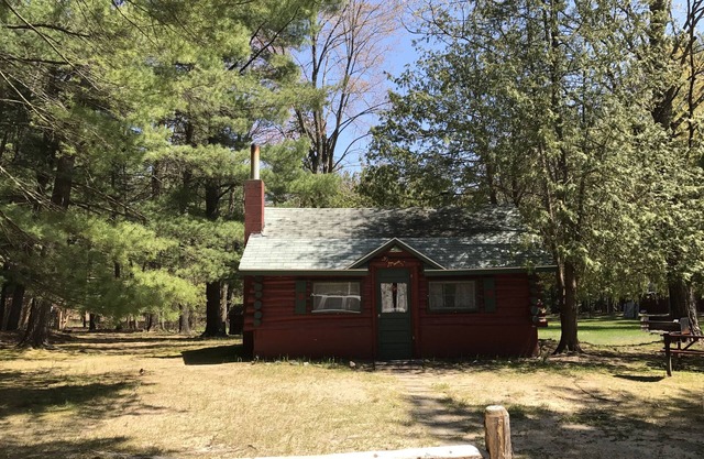 Ellis Lake Resort - Caseta de perro Cabaña de troncos-Interlochen / Traverse City
