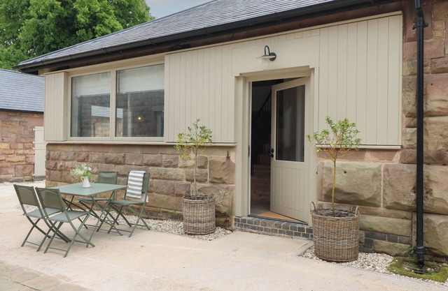ELM COTTAGE - FOLD YARDS, family friendly in Alderwasley