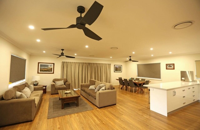 Elm Cottage Pet Friendly Retreat