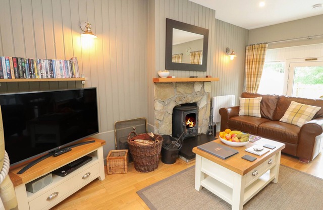 ELM, pet friendly, with open fire in Newtonmore
