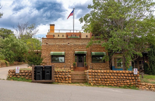 Elmer Thomas House in Medicine Park, ok