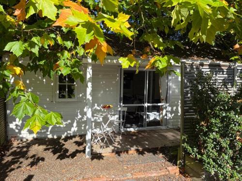 Elmwood Studio 143 Papawai Rd A quiet place just out of town