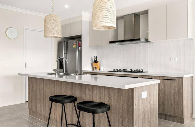 Elsa Remo - Stylish Ultra modern
