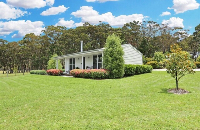 Elysium Cottage - A Cosy Retreat with Water Views