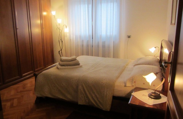 Emanuela Apartments está en una muy buena ubicación en el medio de t