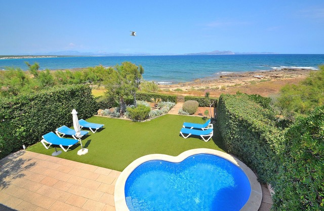 Embat 017 villa con piscina privada y acceso directo al mar, jardín y aire acondicionado