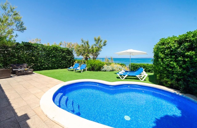 EMBAT - Casa en primera linea con acceso directo al mar, piscina y jardín