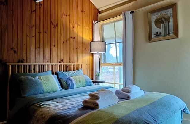 Emberpine Cottage (1Queen+2Twins)SPA & WoodStove