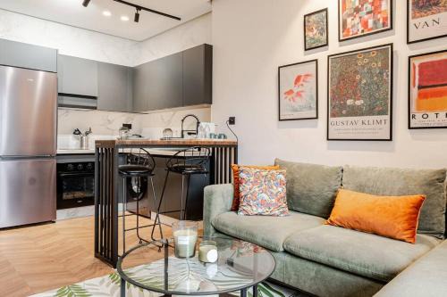 Emerald 34 Bourgogne Studio