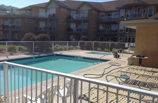 Emerald Beach Villas Wood Lake 2 dormitorios Lakefront Condo
