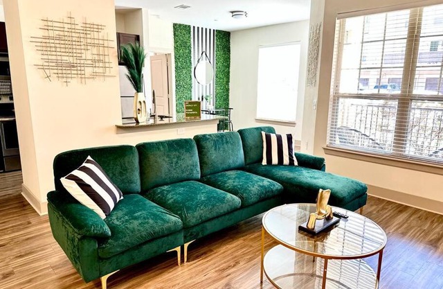 Emerald City Luxury Suite ~Fully Gated Community