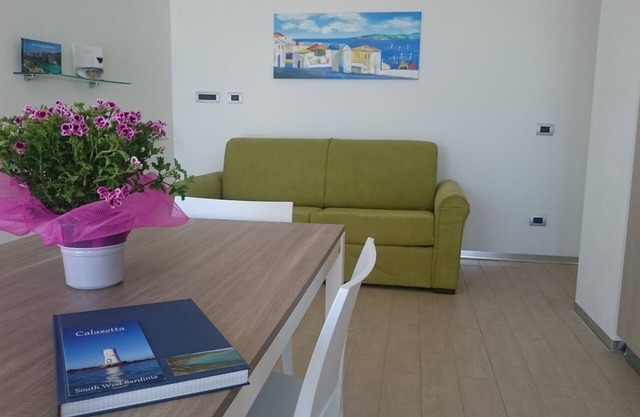 A 260 metros de la playa, nuevo apartamento con terraza con vistas al mar y servicios (IUN P7111)