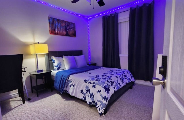 Emerald Staycation Suite:Shared washroom (2-1), Street Parking at Owners risk
