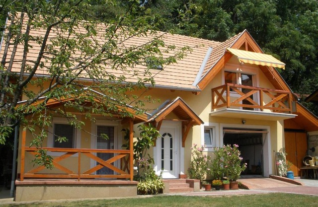 Emilia Apartmanház