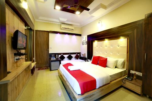 EMINENCE PALM RESIDENCY - 1 Km From City Center
