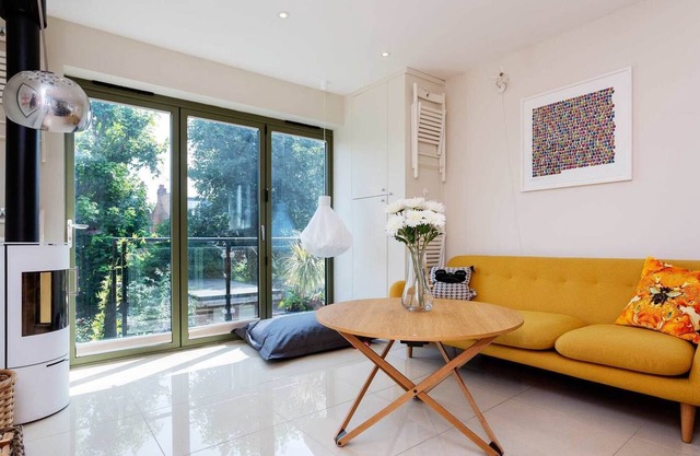Casa de Chiswick recientemente diseñada con jardín y terraza en la azotea (Veeve)