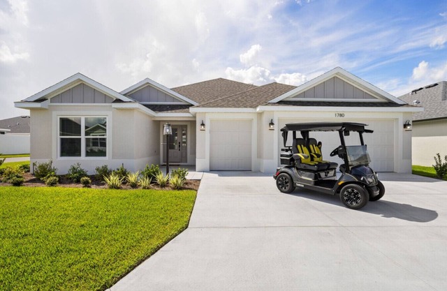 Emmit Stylish Retreat (Oak Hollow)