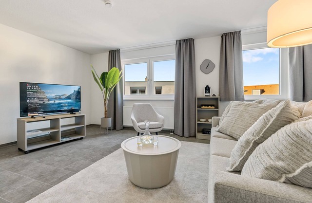 Empire Living: Central | city | smart tv | Park