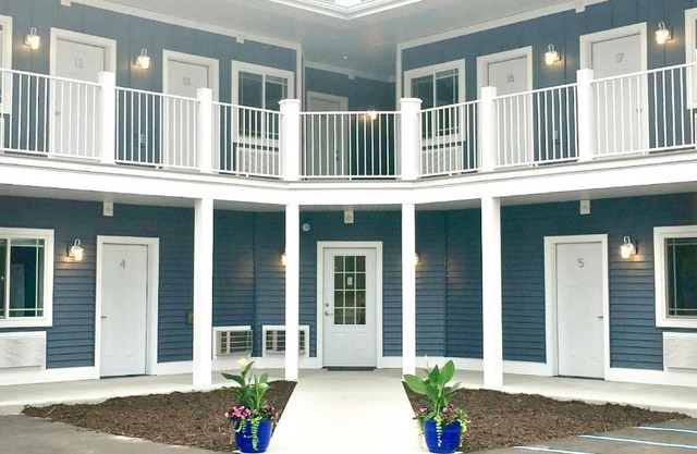 Empire Lakeshore Inn